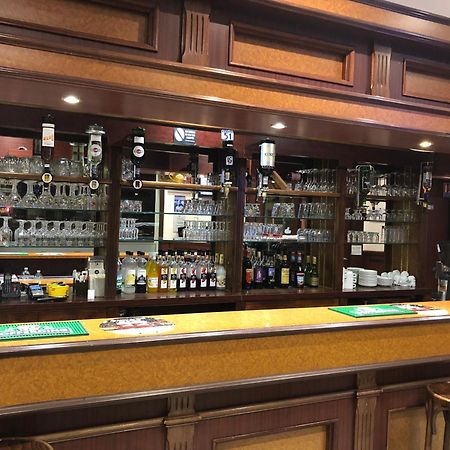 Hotel Aux Bons Amis Reims Zewnętrze zdjęcie
